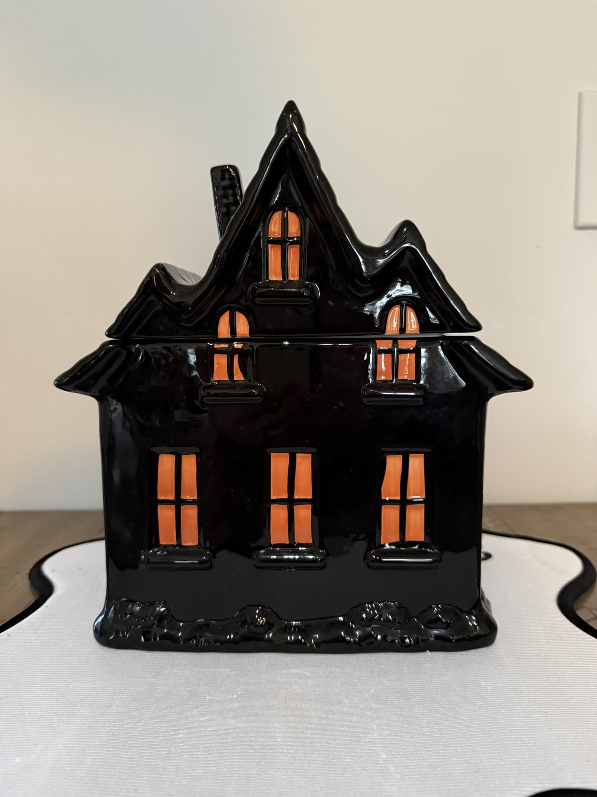 Halloween Haunted Hideaway House Cookie Jar Ceramic by Sakura — photo 3